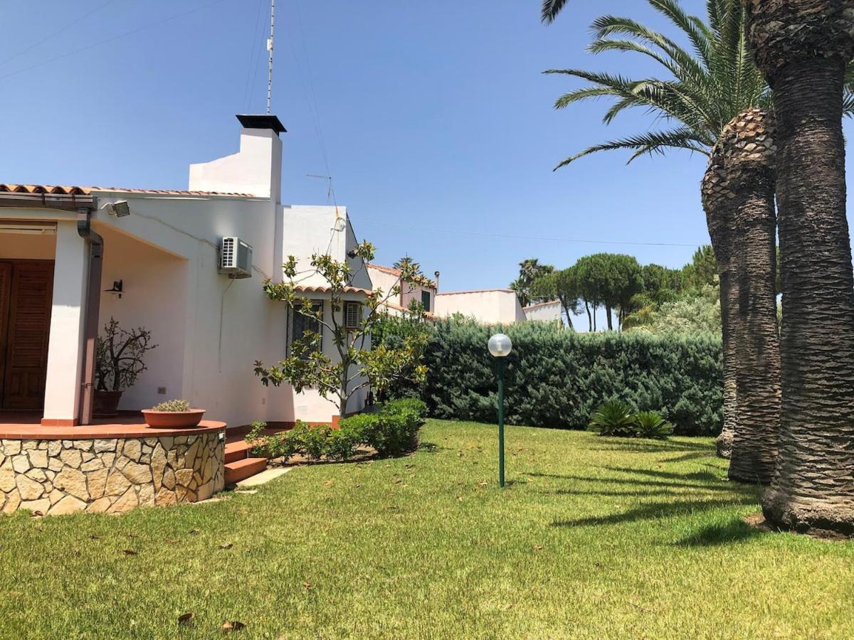 Le Tre Palme Villa Fontane Bianche Exterior photo