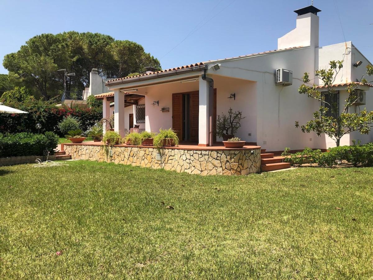 Le Tre Palme Villa Fontane Bianche Exterior photo